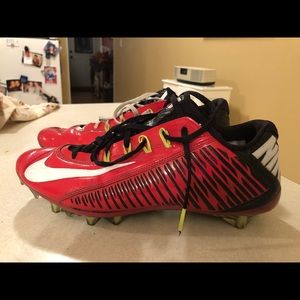 Red and black rare Nike flywire cleats